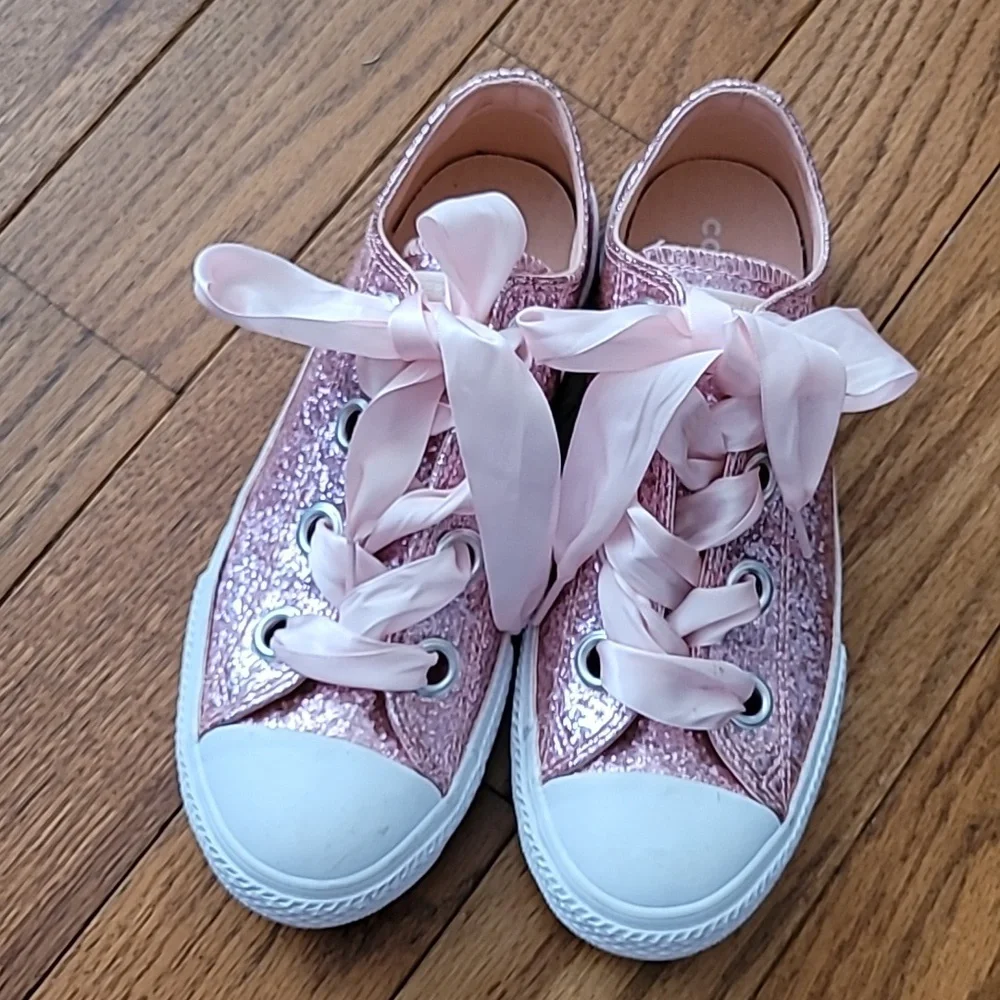 Converse shiny pink
